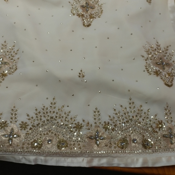 Scarf/Wrap/Shawl, Embellished, Raj Sunder - Picture 9 of 9